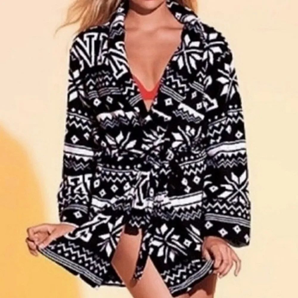 PINK Victoria's Secret Black and White Fair Isle Nordic Print Cozy Robe
